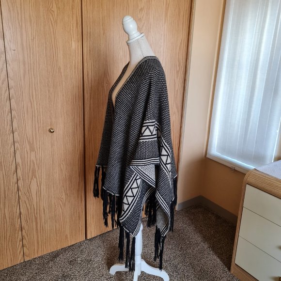 Poncho Shawl Tassels Boho Open Front Knit Wrap Black White Beige Shrug Kimono - Picture 4 of 7